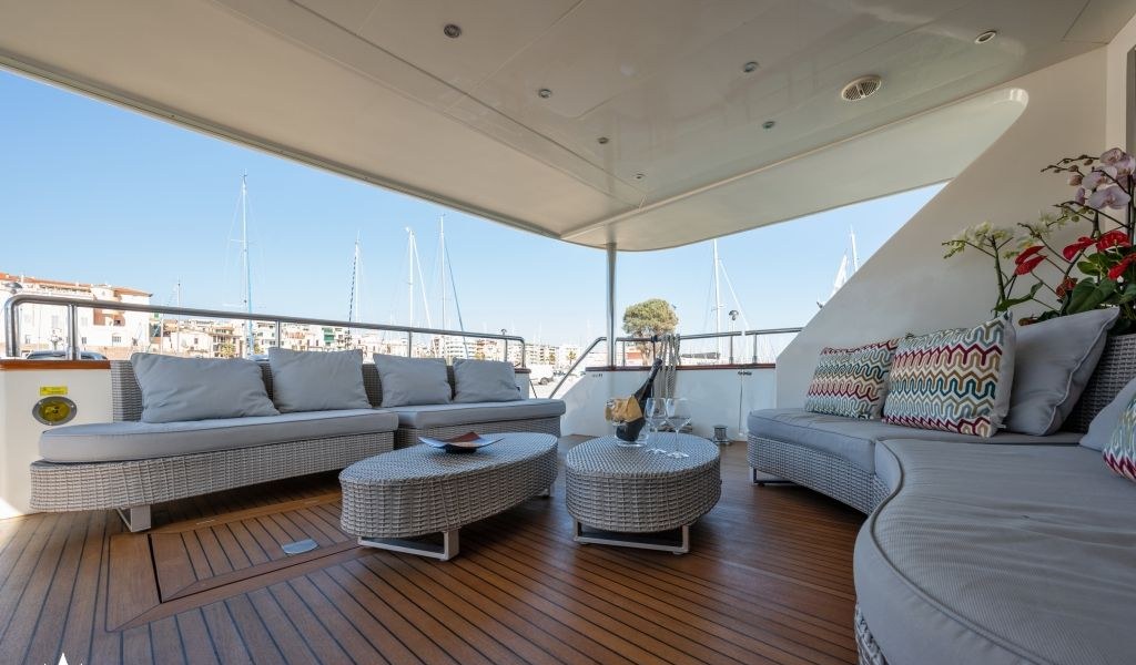 FIRST LADY II yacht charter 5