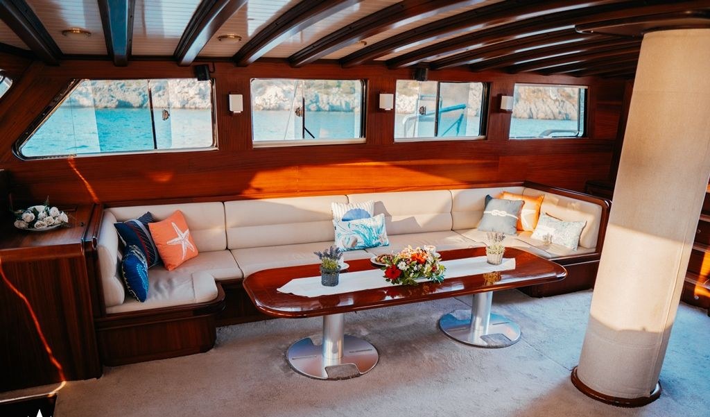 WICKED FELINA yacht charter 5