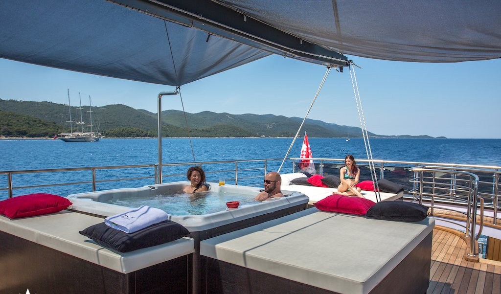 RARA AVIS yacht charter 3