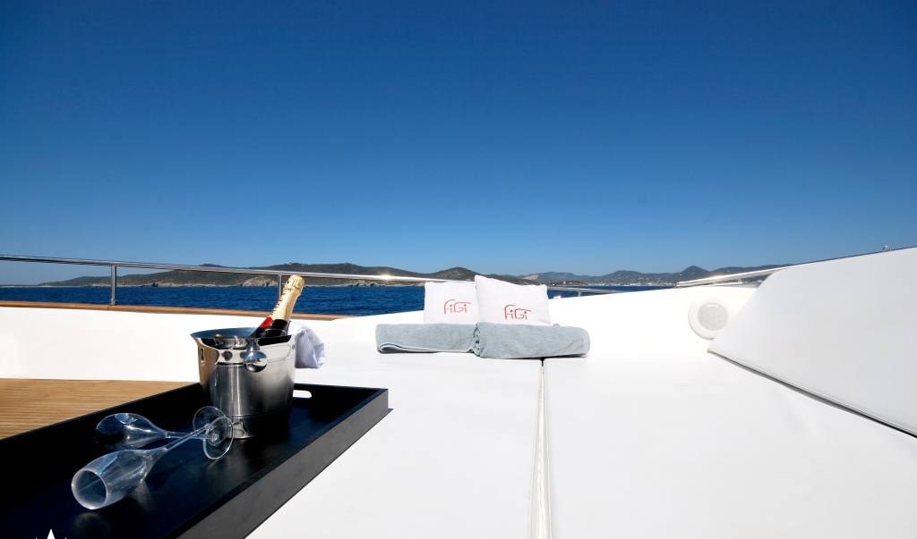 FIGI yacht charter 3