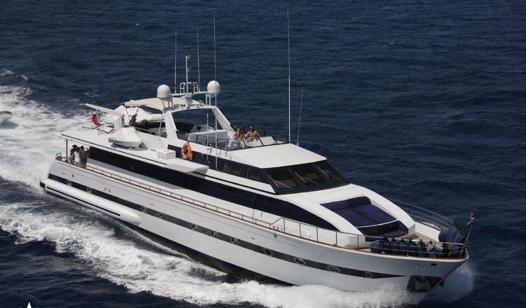 QUEEN SOUTH yacht charter 3