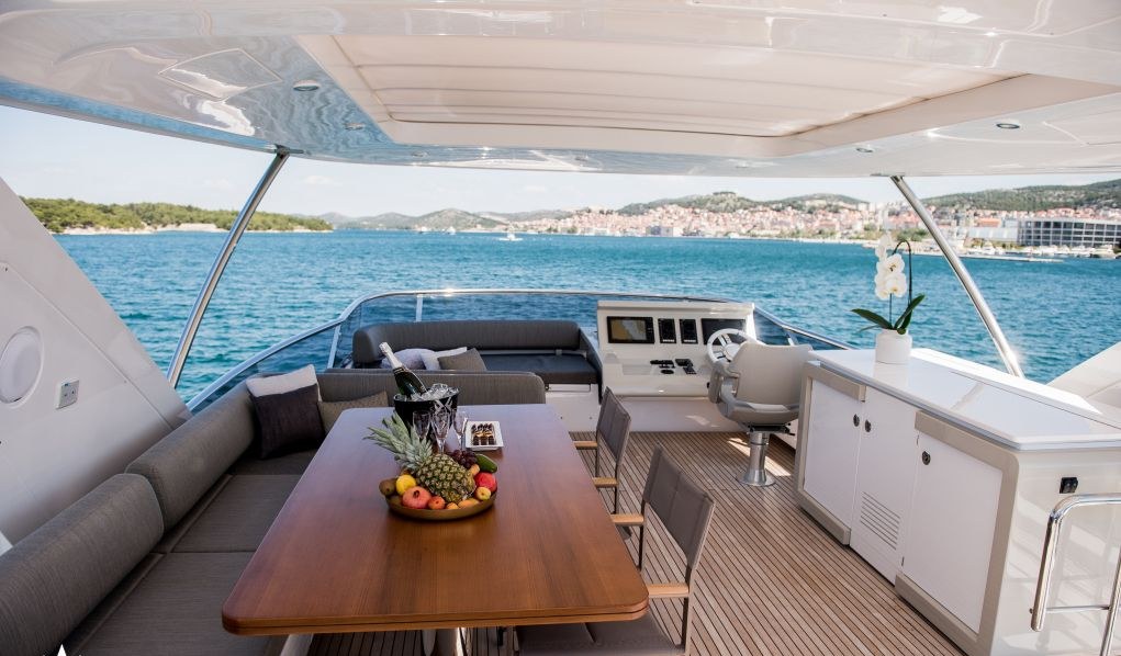 ALYSS yacht charter 4
