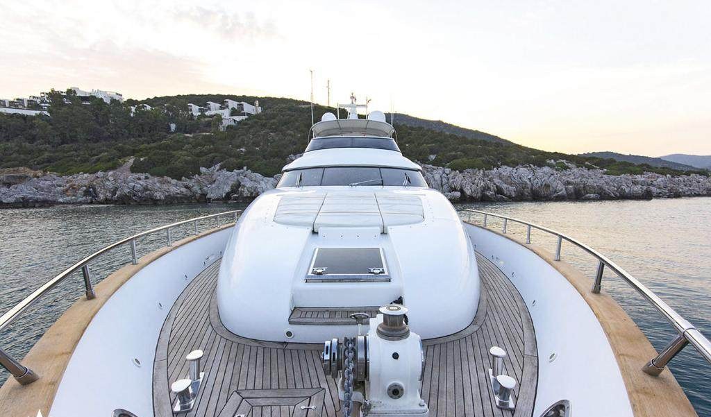 CAELUM yacht charter 3