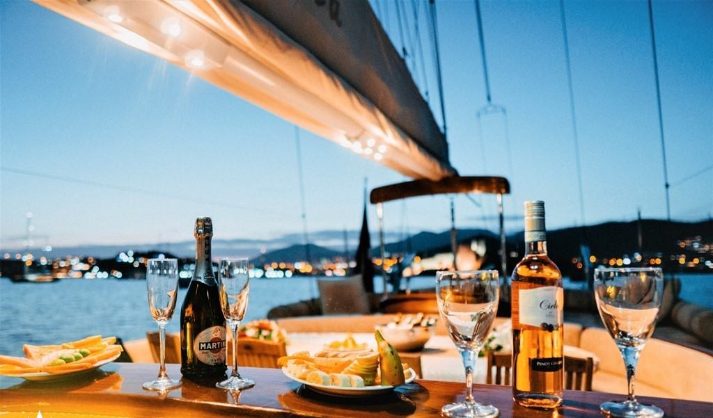 WICKED FELINA yacht charter 3
