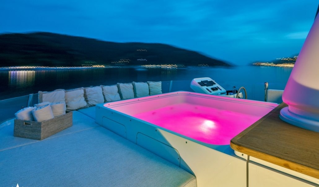 ANYTHING GOES V yacht charter 3