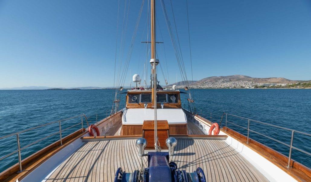 LITHI yacht charter 3
