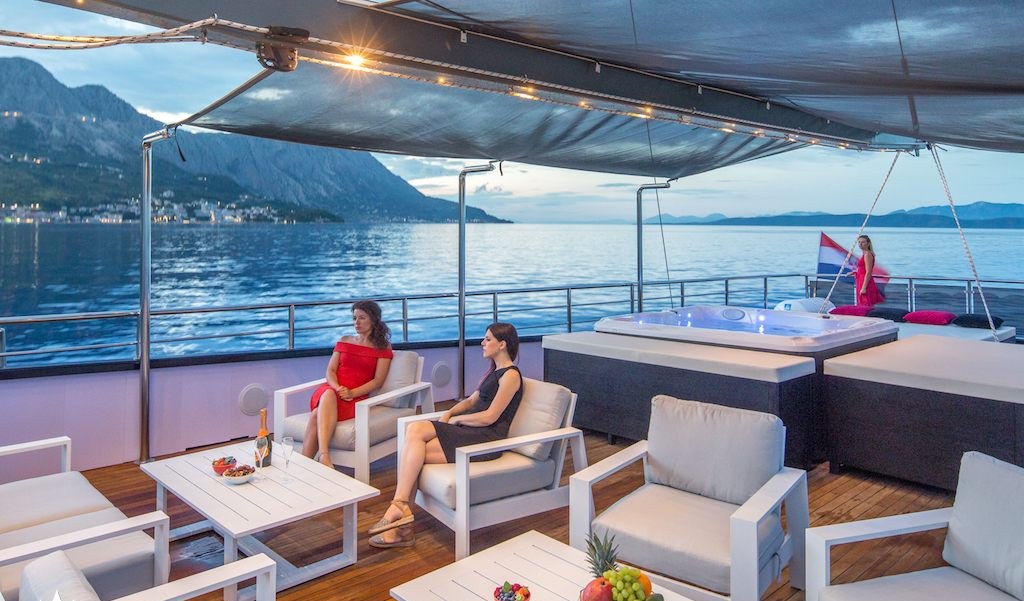 RARA AVIS yacht charter 5