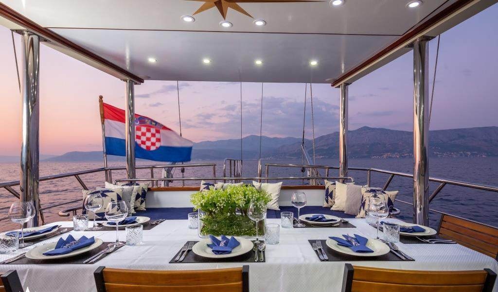 SAINT LUCA yacht charter 5