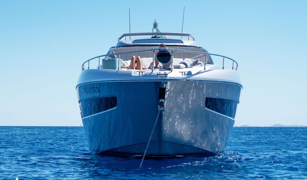 CHILUCE yacht charter 4