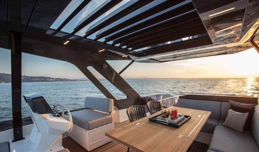 WE2 yacht charter 4