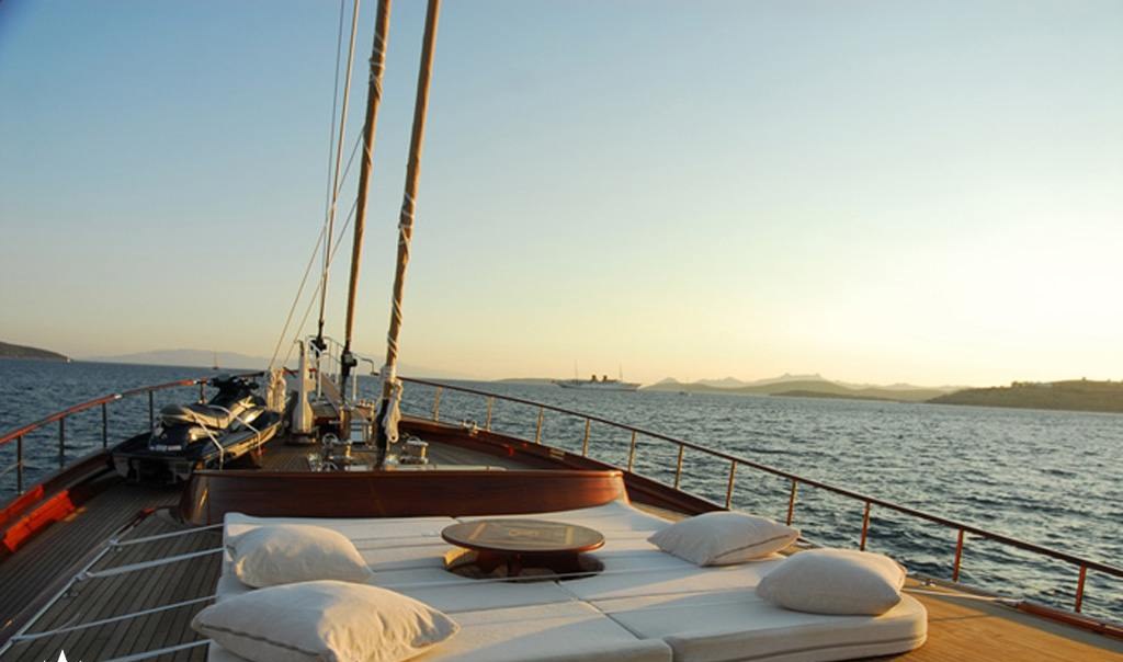 CARPE DIEM V yacht charter 4
