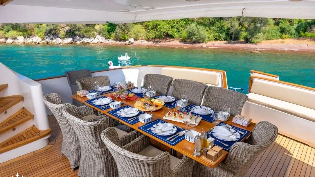BLUES yacht charter 5
