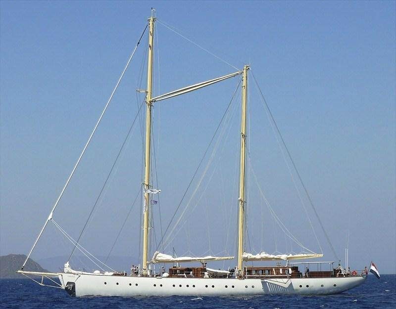 CHRONOS yacht charter 2