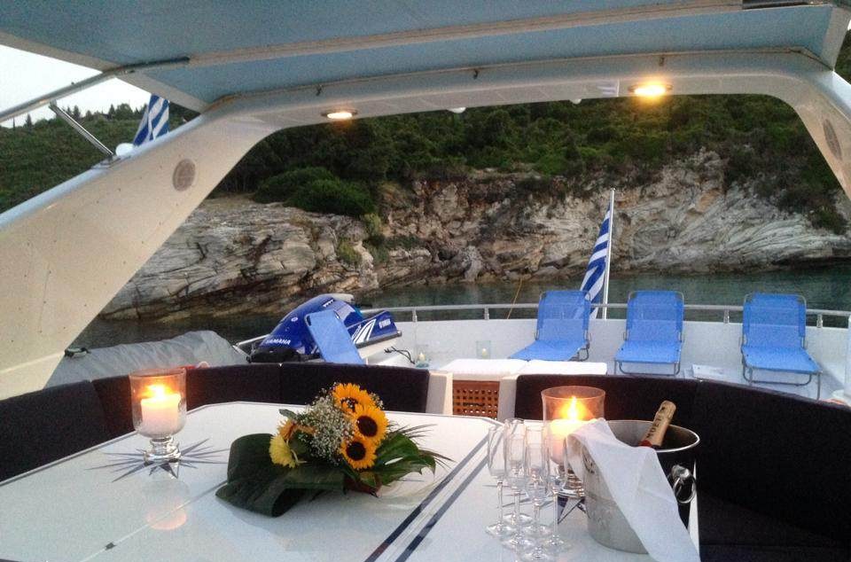 VENUS VISTORIA yacht charter 4