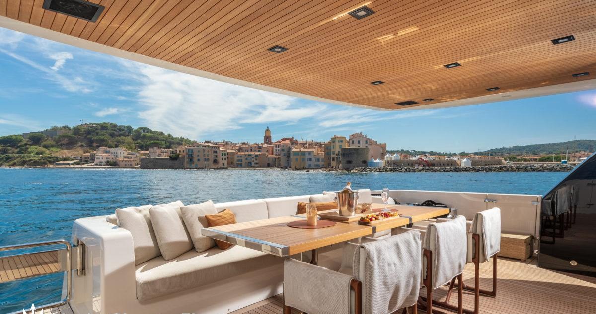 PAUSE yacht charter 5