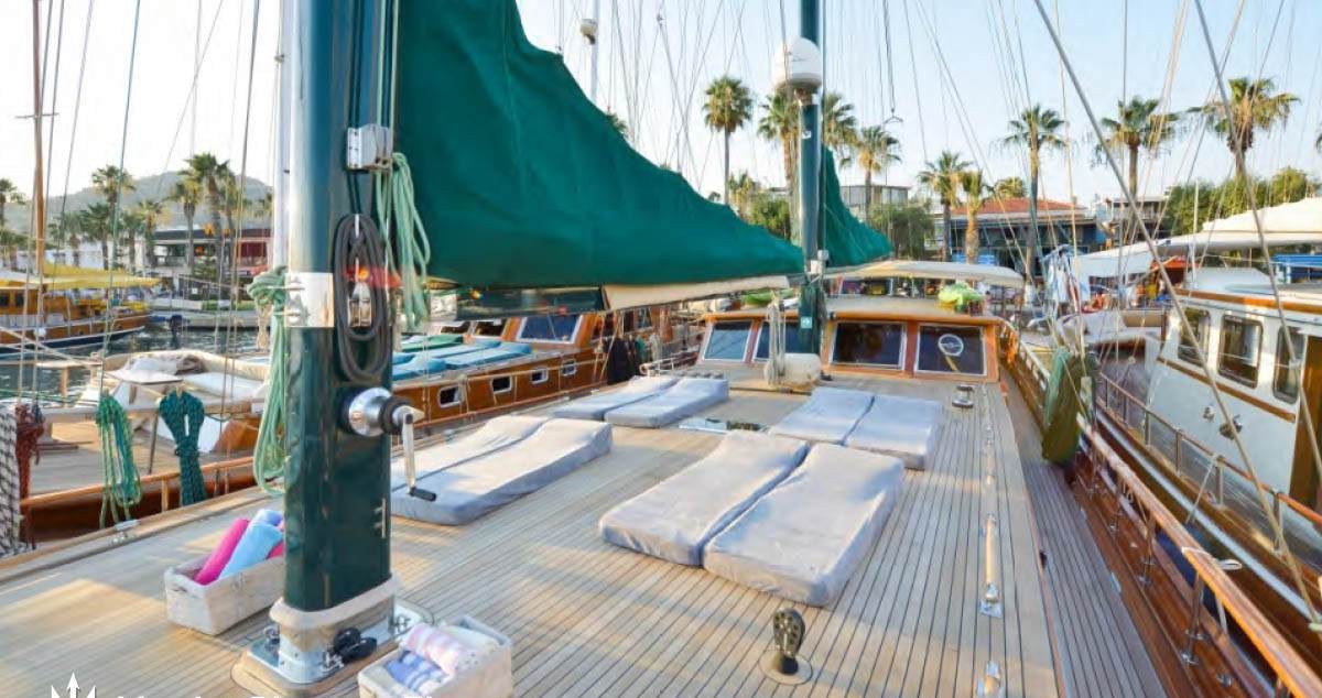 ROS MARE yacht charter 4