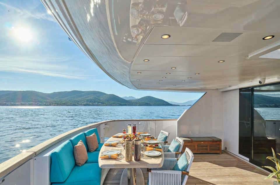 LOANA yacht charter 5