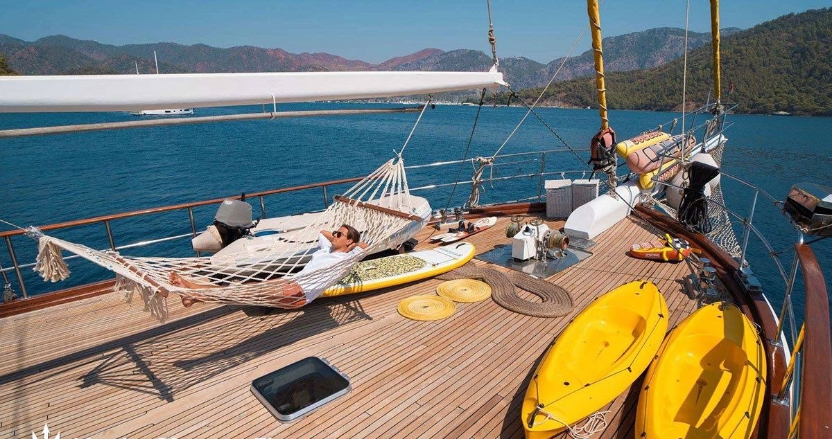 WHITE SWAN yacht charter 3