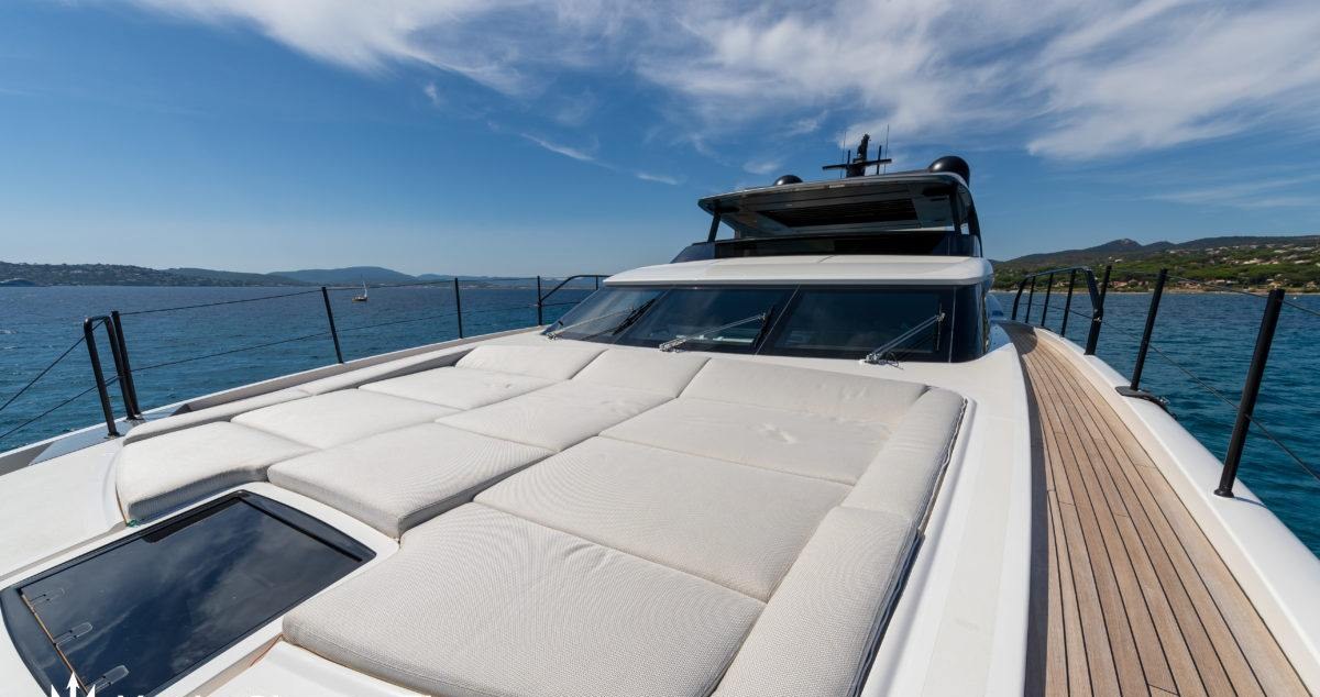 PAUSE yacht charter 3