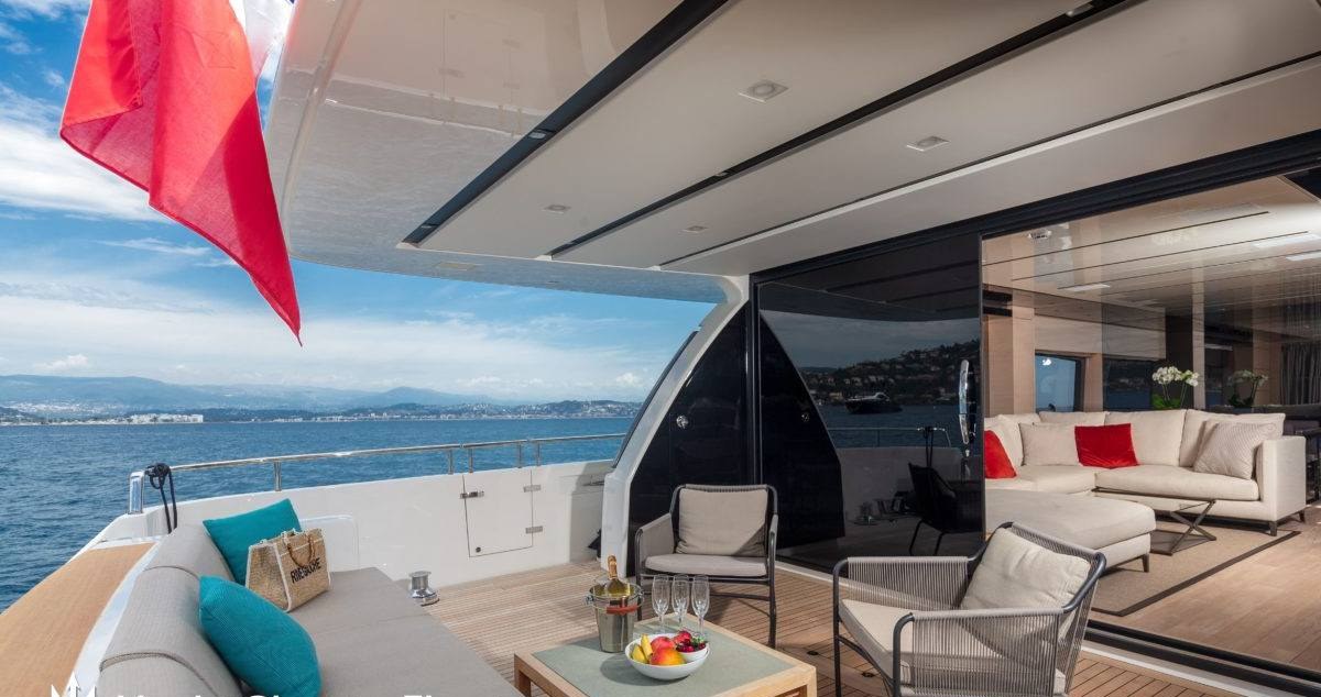 REGINE OF CANNES yacht charter 5