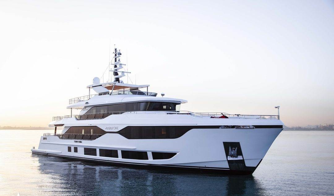 ROCKET ONE yacht charter 2