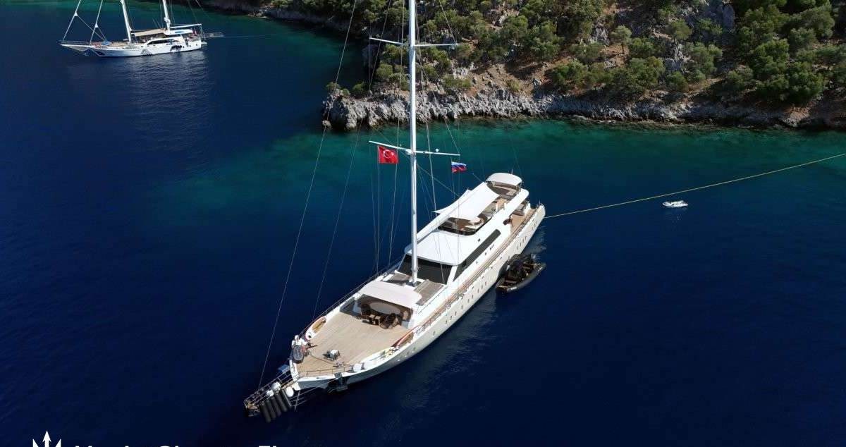 DODO yacht charter 3