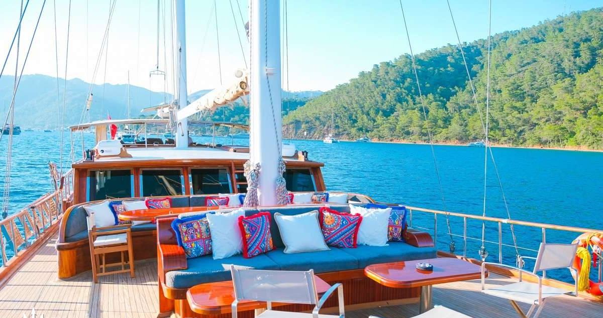 EYLUL 17 yacht charter 4
