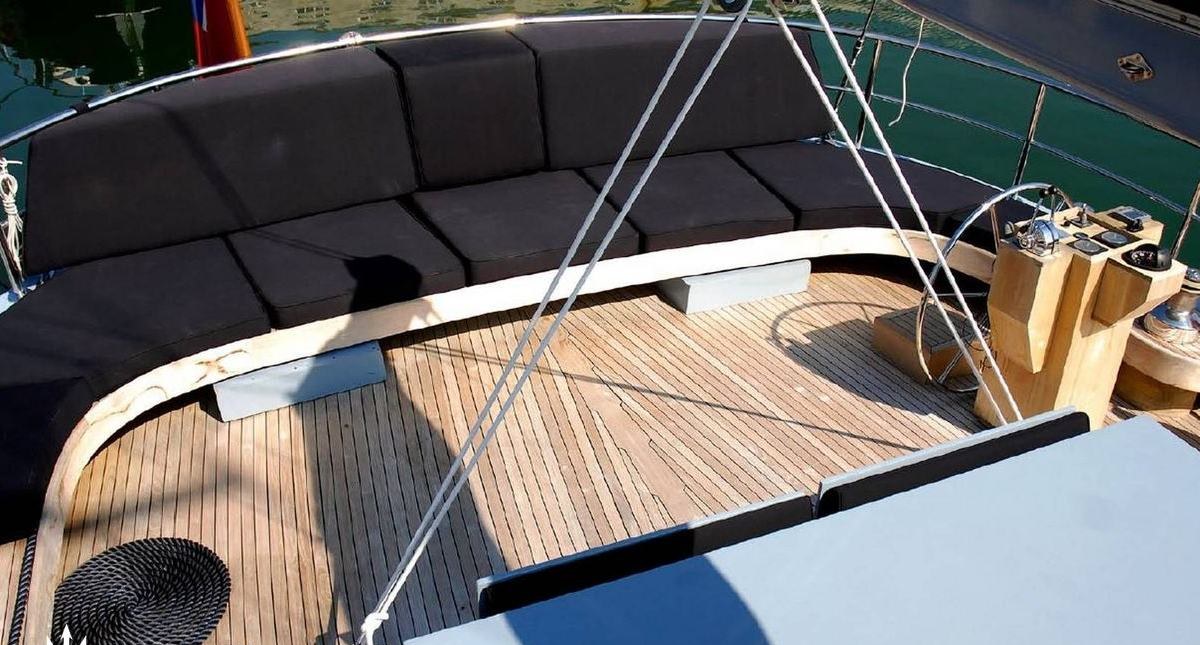 LA MER yacht charter 4