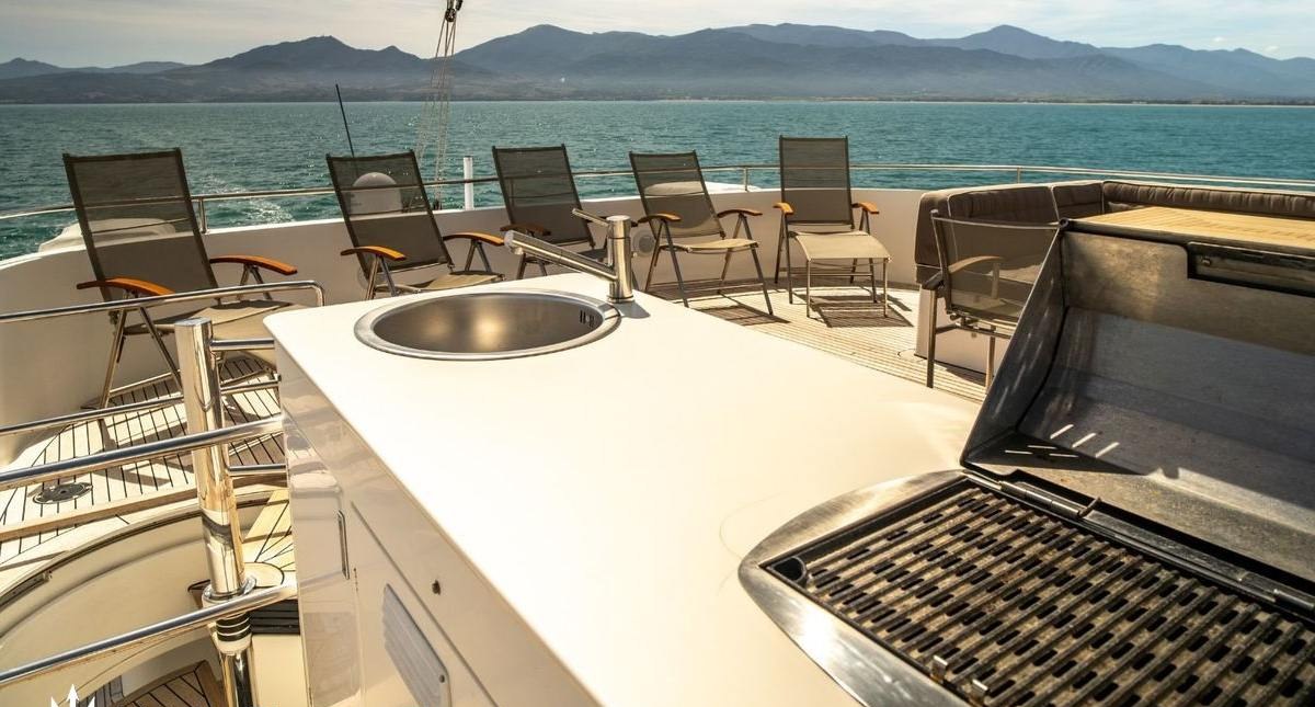 HOUBARA yacht charter 5