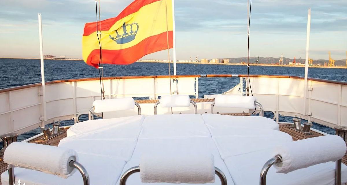 MATA MUA yacht charter 4