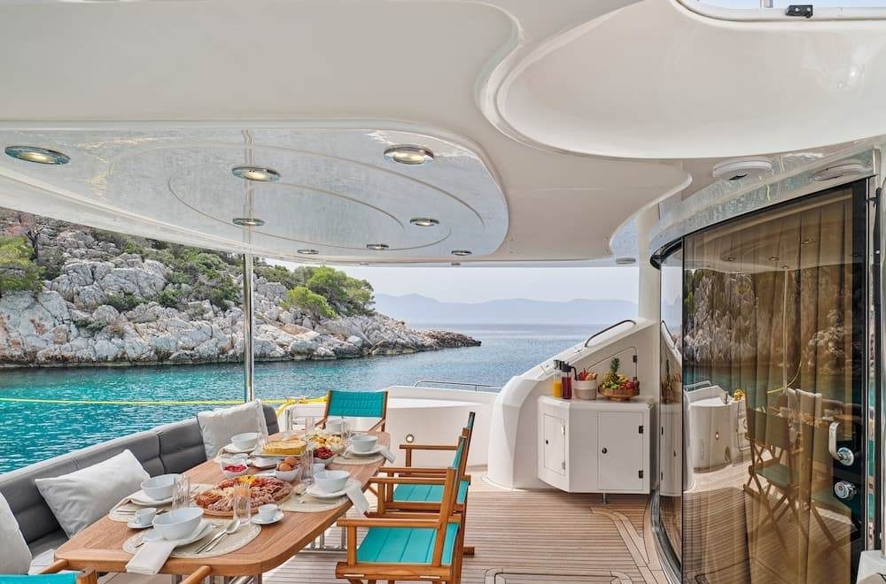 M FIVE yacht charter 5