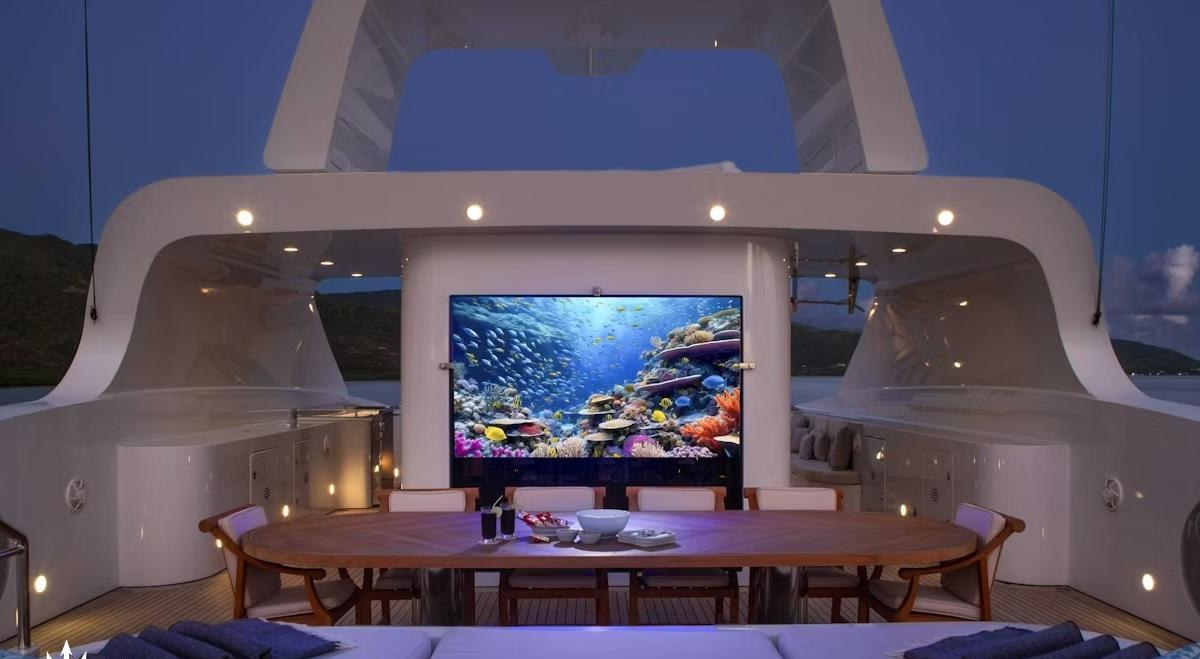 LA BLANCA yacht charter 5