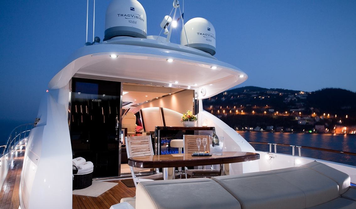 LIZZI yacht charter 5
