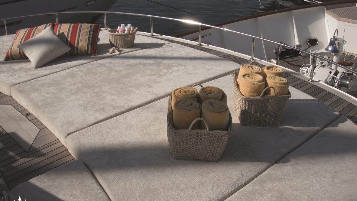 C SIDE yacht charter 3