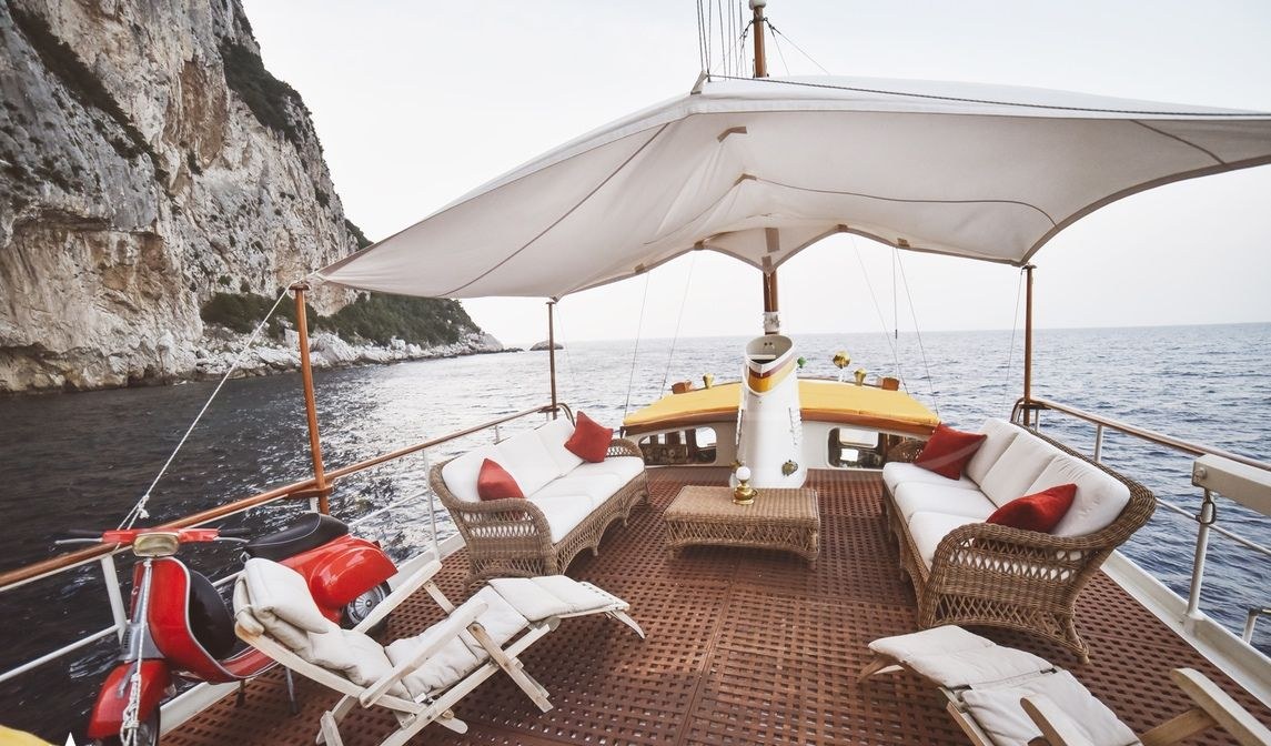 ENTRANCER yacht charter 4