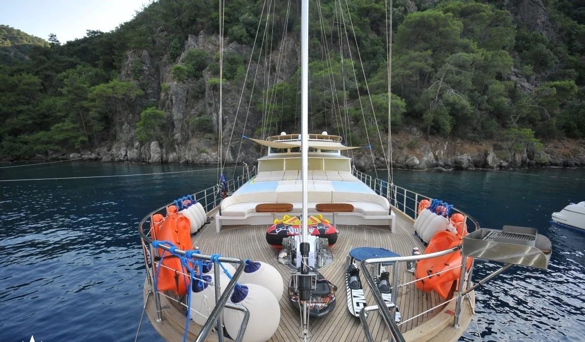 ECE ARINA yacht charter 3
