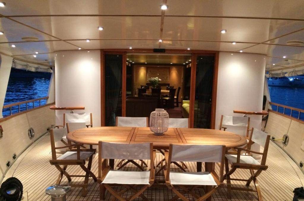 LA VOGLIA MATTA yacht charter 5