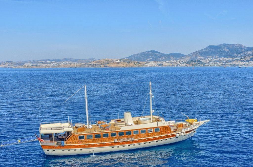ELARA 1 yacht charter 2