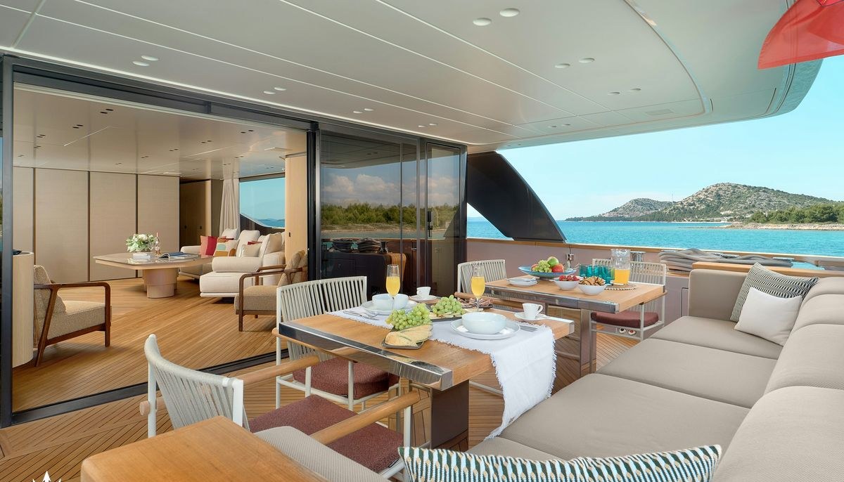 AZZURRI yacht charter 5