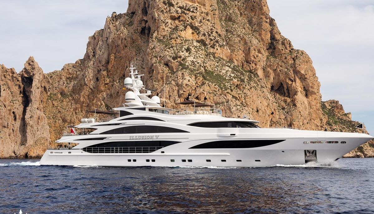 ILLUSION V yacht charter 2