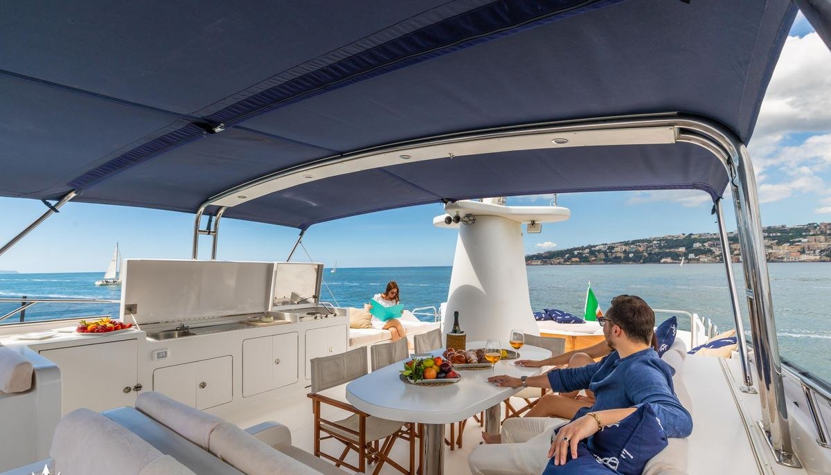 SHANGRA yacht charter 4
