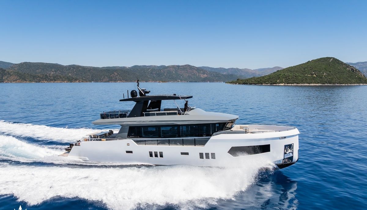 FERRO 77 yacht charter 2