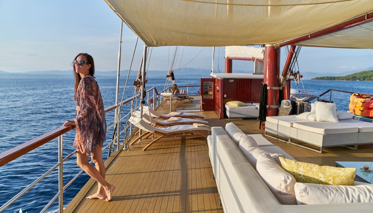 ROMANCA yacht charter 4