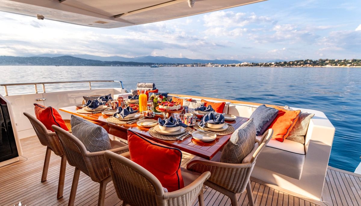 CALM yacht charter 5