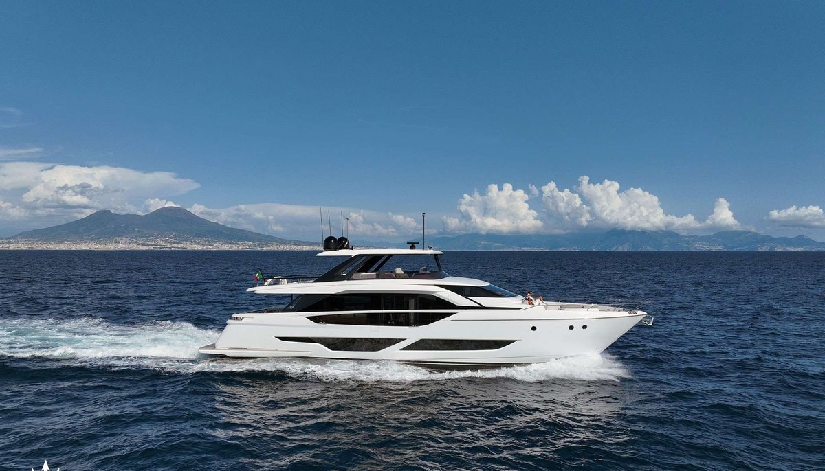 FAST yacht charter 2