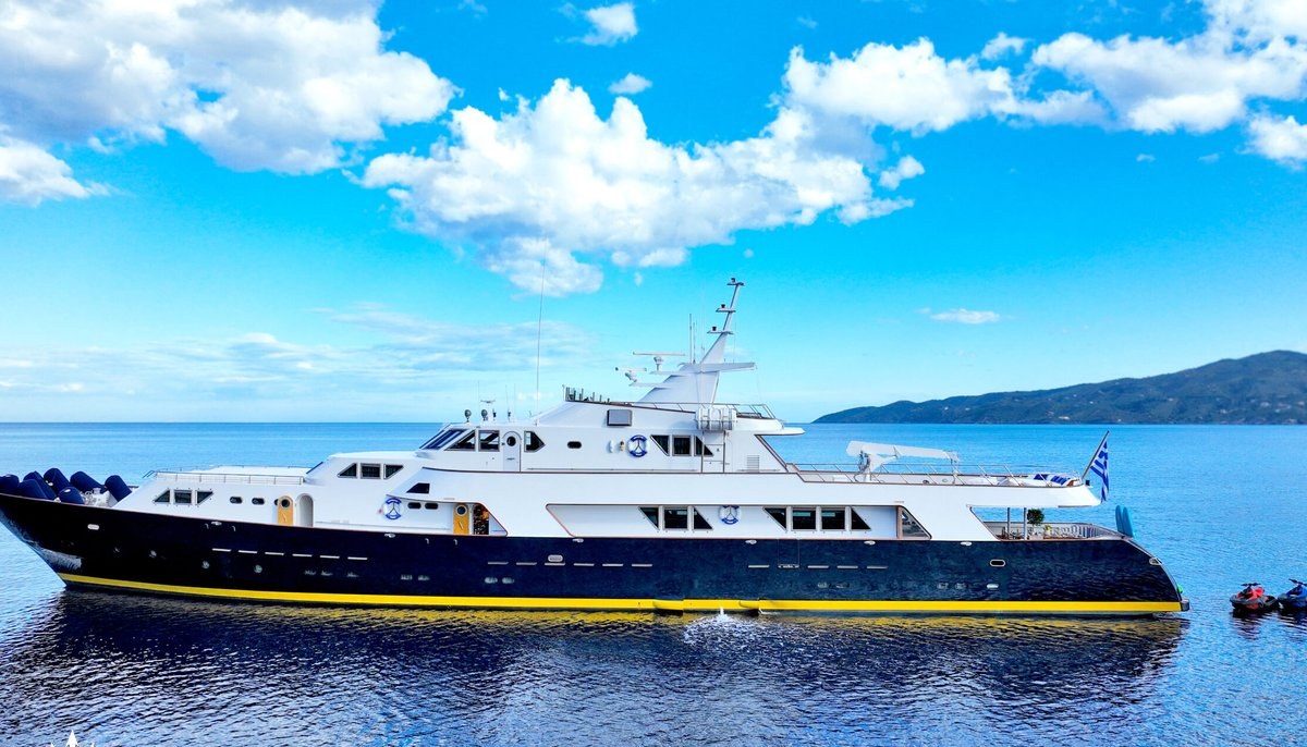 SOMETHING COOL yacht charter 2