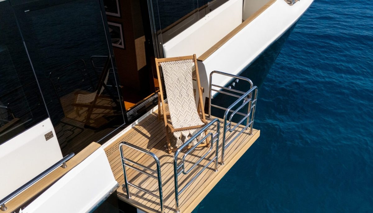 BELLA LUNA yacht charter 5