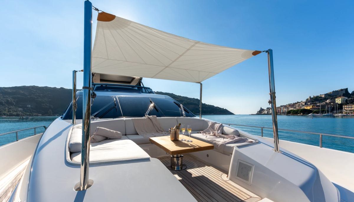 QUEEN MARTINA yacht charter 3