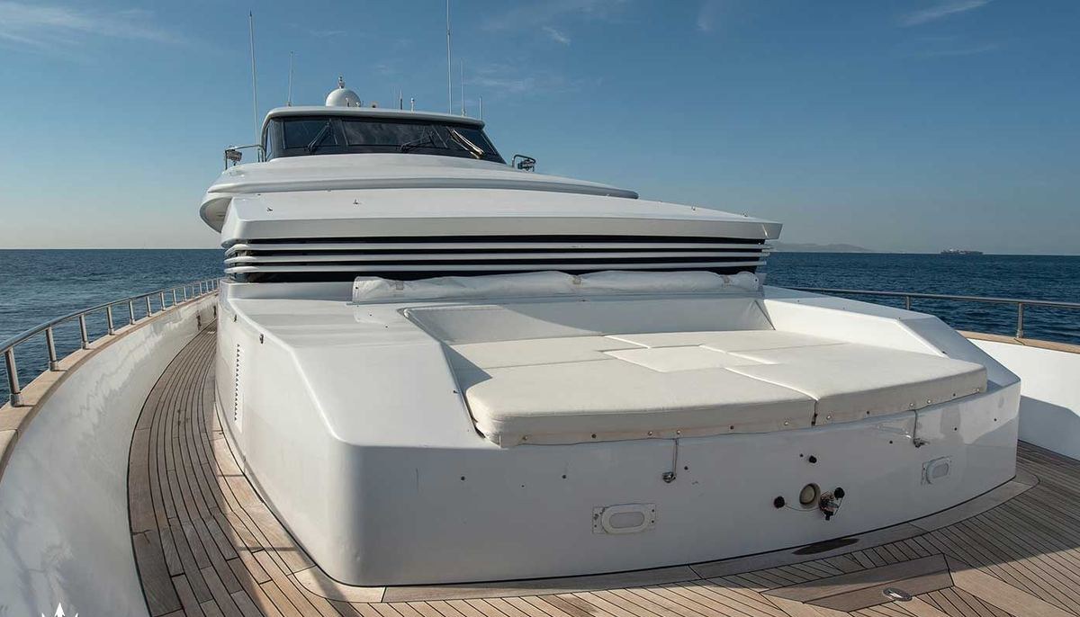 LET IT BE yacht charter 3
