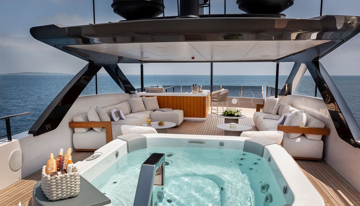 LADY DIA yacht charter 4